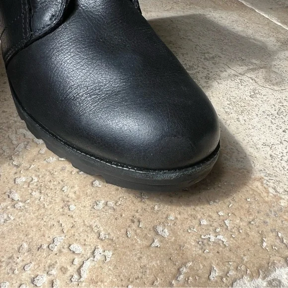 Sorel Black Lace Up Waterproof Boots for Women - Picture 8 of 9